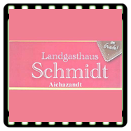 Im malerischen Aichazandt, eingebettet in die reizvolle Landschaft des Sulzbacher Berglands, liegt das Landgasthaus Schmidt – ein echtes Kleinod für Genießer und Naturliebhaber. Umgeben von herrlichen Wander- und Radwegen bietet unser Gasthaus den idealen Ort, um eine aktive Auszeit mit regionalen Köstlichkeiten zu verbinden.