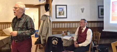 Begrüßung und Übergabe: Helmut Heinl und Josef Schmaußer. Zwei, die Brauchtum lebendig halten